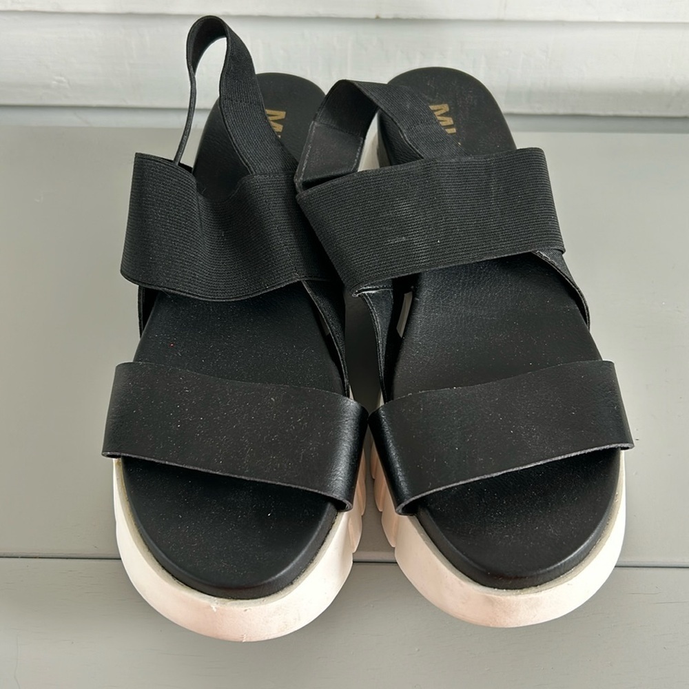 Mia Black Leather Platform Sandals Sz 10‎